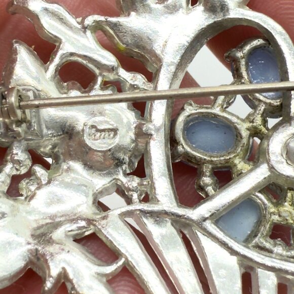 Vintage 1940's CORO Blue Glass Cabochons Enamel Rhinestone Flower Basket Brooch - Picture 10 of 10